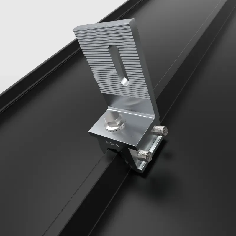 Pince Fast-Rack pour toit en tôle à joints debout, sans percer la tôle (photo : Fast-Rack)